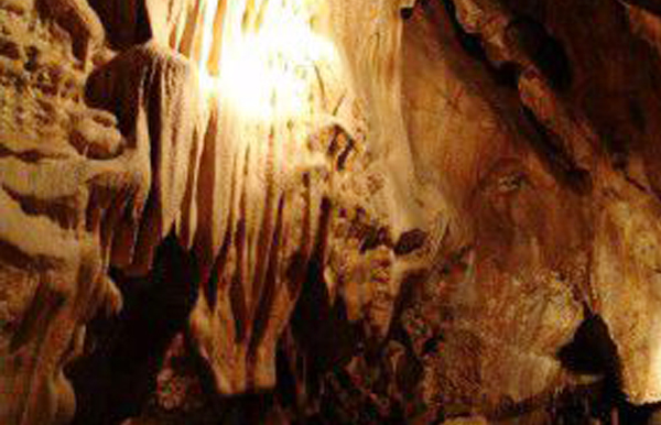 U Nás Vápenná Caves / Jeskyně Na Pomezí
