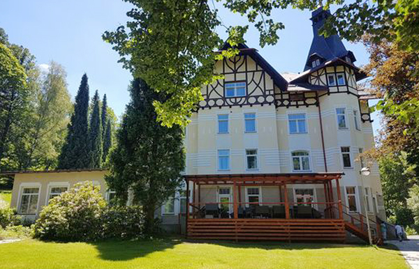 U Nás Vápenná Schroth Therapeutic Spa / Schrothovy léčebné lázně