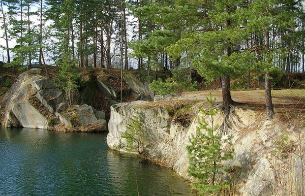 U Nás Vápenná Quarry Štachlovice / Zatopený lom Štachlovice