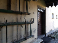 Vintage tools and decorations / Tradiční zemědělsné náčení