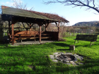 Fireplace and seating area / Ohniště a venkovní posezení