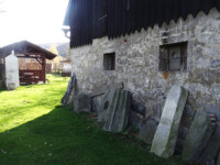 Side of the barn / Bok stodoly